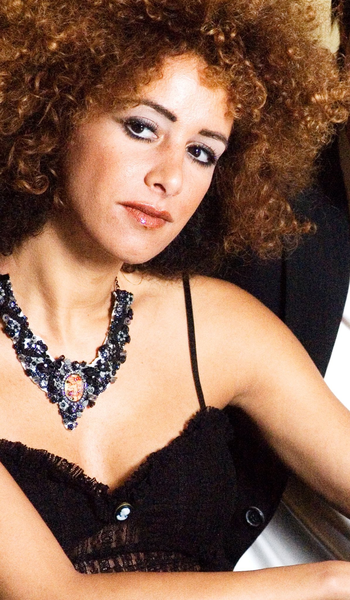 Фото - Yvonne Maria Schäfer: 1195x2048 / 602 Кб