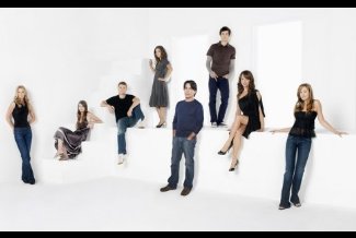 Фото - Уилла Холланд: 325x218 / 13 Кб