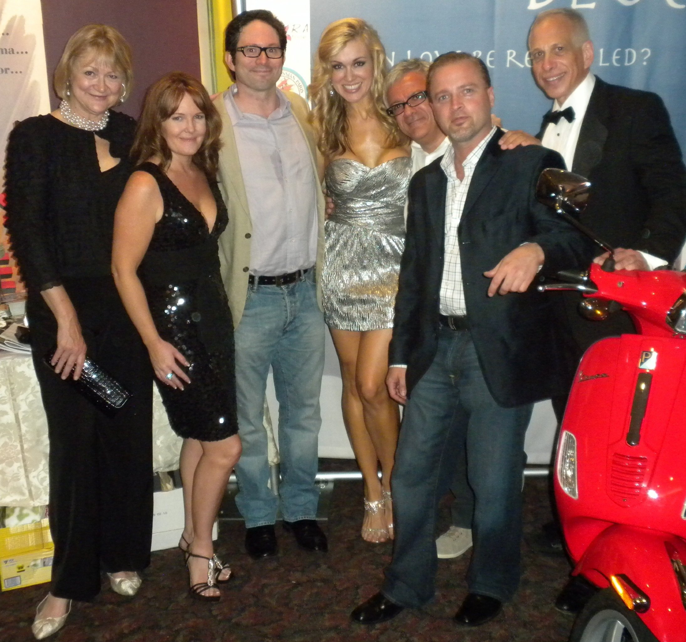 Фото - Deirdre Lorenz: 2189x2048 / 615 Кб