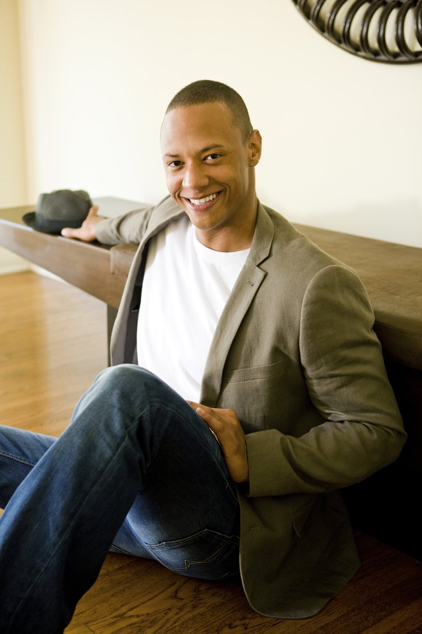 Фото - Эмерсон Брукс: 853x1280 / 121 Кб