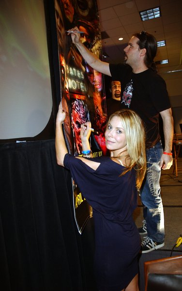 Фото - Michele Morrow: 376x600 / 43 Кб