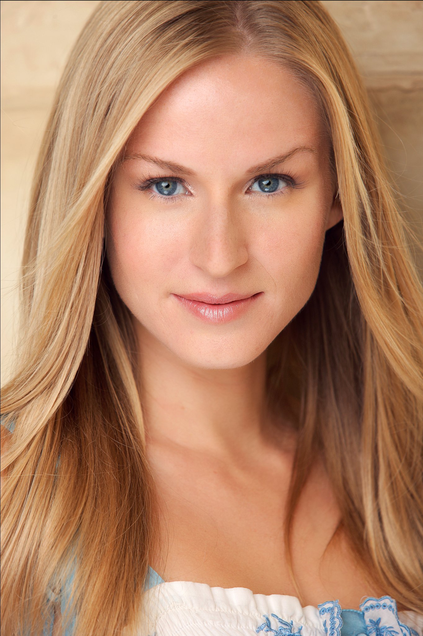 Фото - Jenn Gotzon: 1364x2048 / 424 Кб