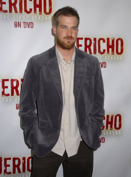 Фото - Кеннет Митчелл: 443x600 / 44 Кб