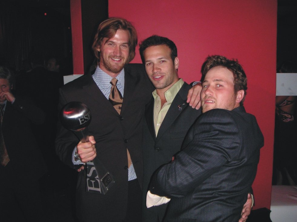 Фото - Кеннет Митчелл: 981x736 / 75 Кб