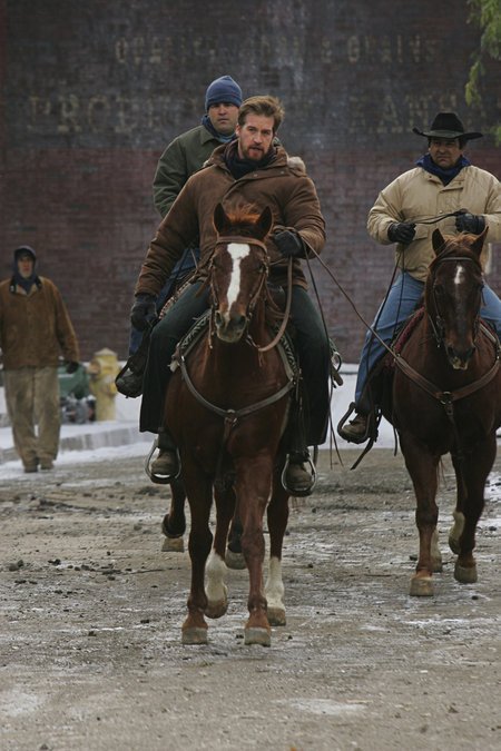 Фото - Кеннет Митчелл: 450x675 / 70 Кб