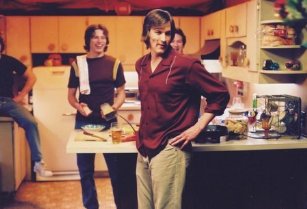 Фото - Кеннет Митчелл: 307x209 / 19 Кб