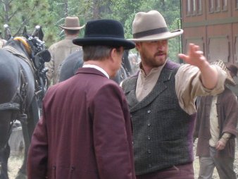 Фото - Кеннет Митчелл: 338x254 / 22 Кб