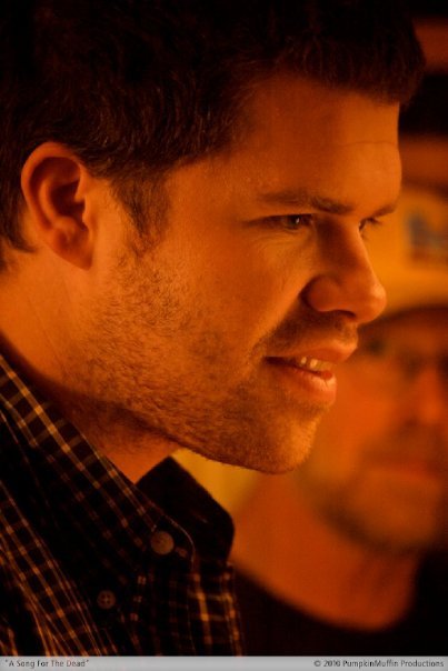 Фото - Джош Эмерсон: 403x604 / 37 Кб