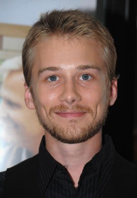 Фото - Лу Тэйлор Пуччи: 277x400 / 17 Кб