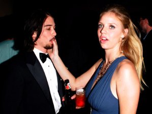 Фото - Лу Тэйлор Пуччи: 299x224 / 14 Кб