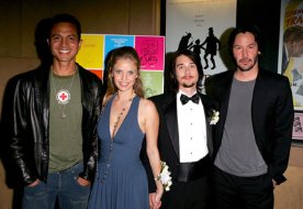 Фото - Лу Тэйлор Пуччи: 276x190 / 15 Кб