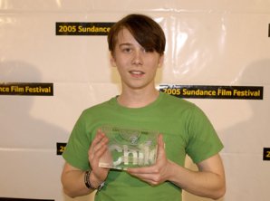 Фото - Лу Тэйлор Пуччи: 298x222 / 12 Кб