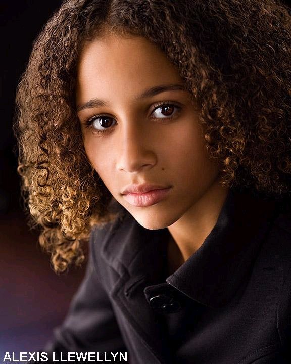 Фото - Alexis Llewellyn: 576x720 / 77 Кб