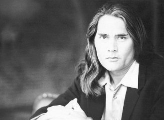 Фото - Дж. ЛаРоуз: 329x241 / 15 Кб