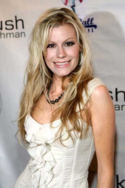 Фото - Abra Chouinard: 400x600 / 48 Кб