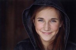 Фото - Melanie Tonello: 256x168 / 7 Кб