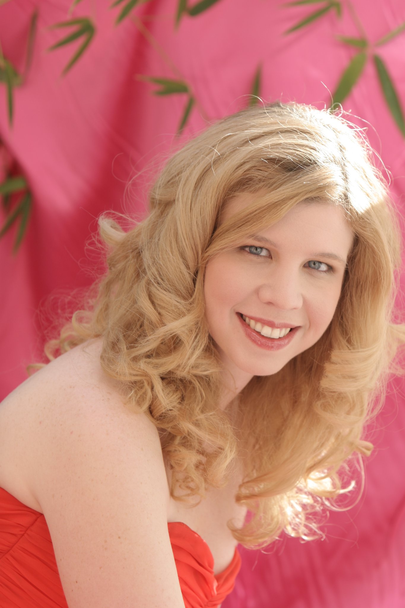 Фото - Brooke Campbell: 1365x2048 / 268 Кб