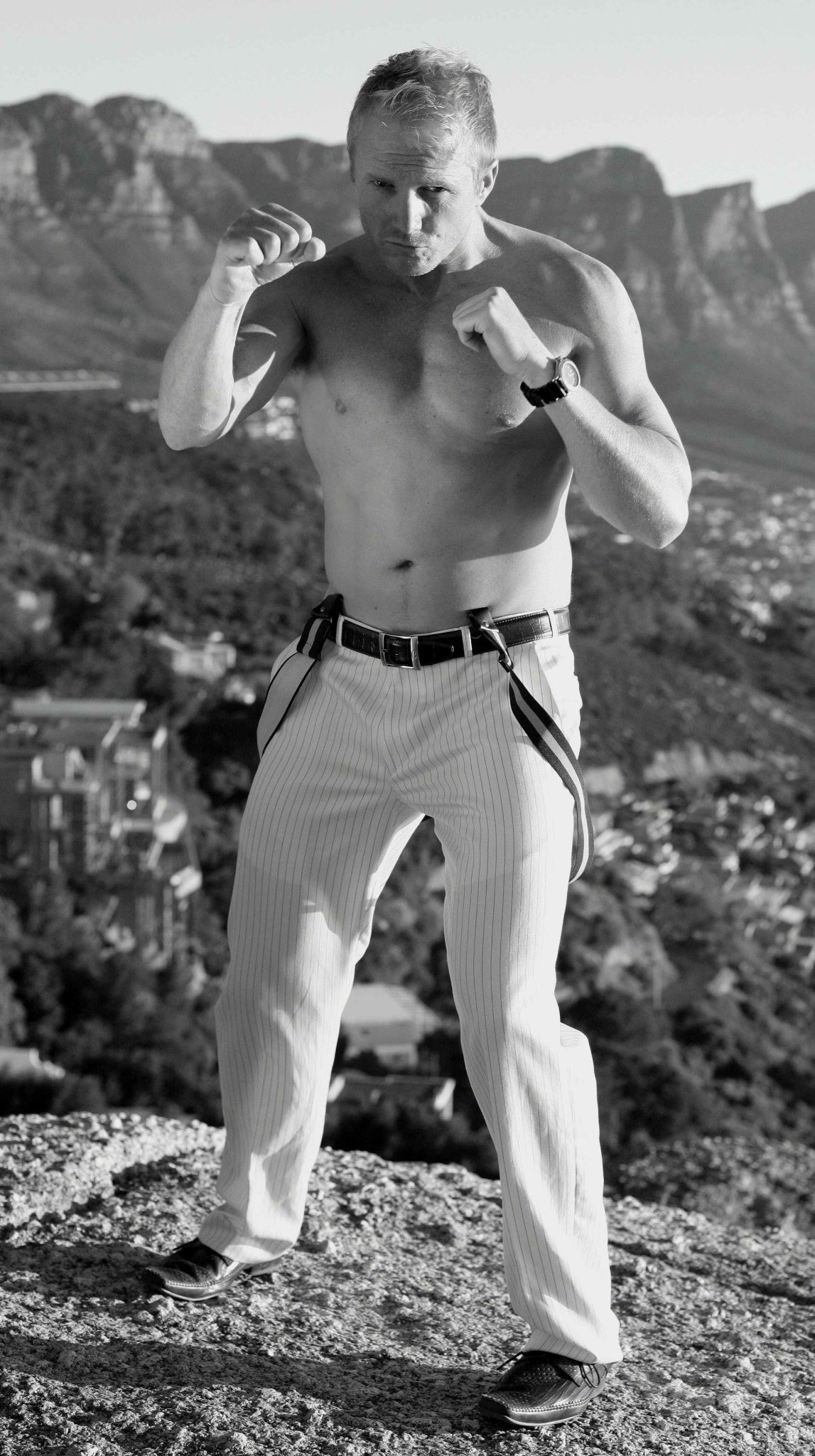 Фото - Dan Hurst: 1147x2048 / 414 Кб