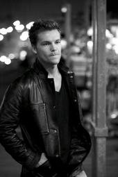 Фото - Russell Howard: 170x255 / 10 Кб