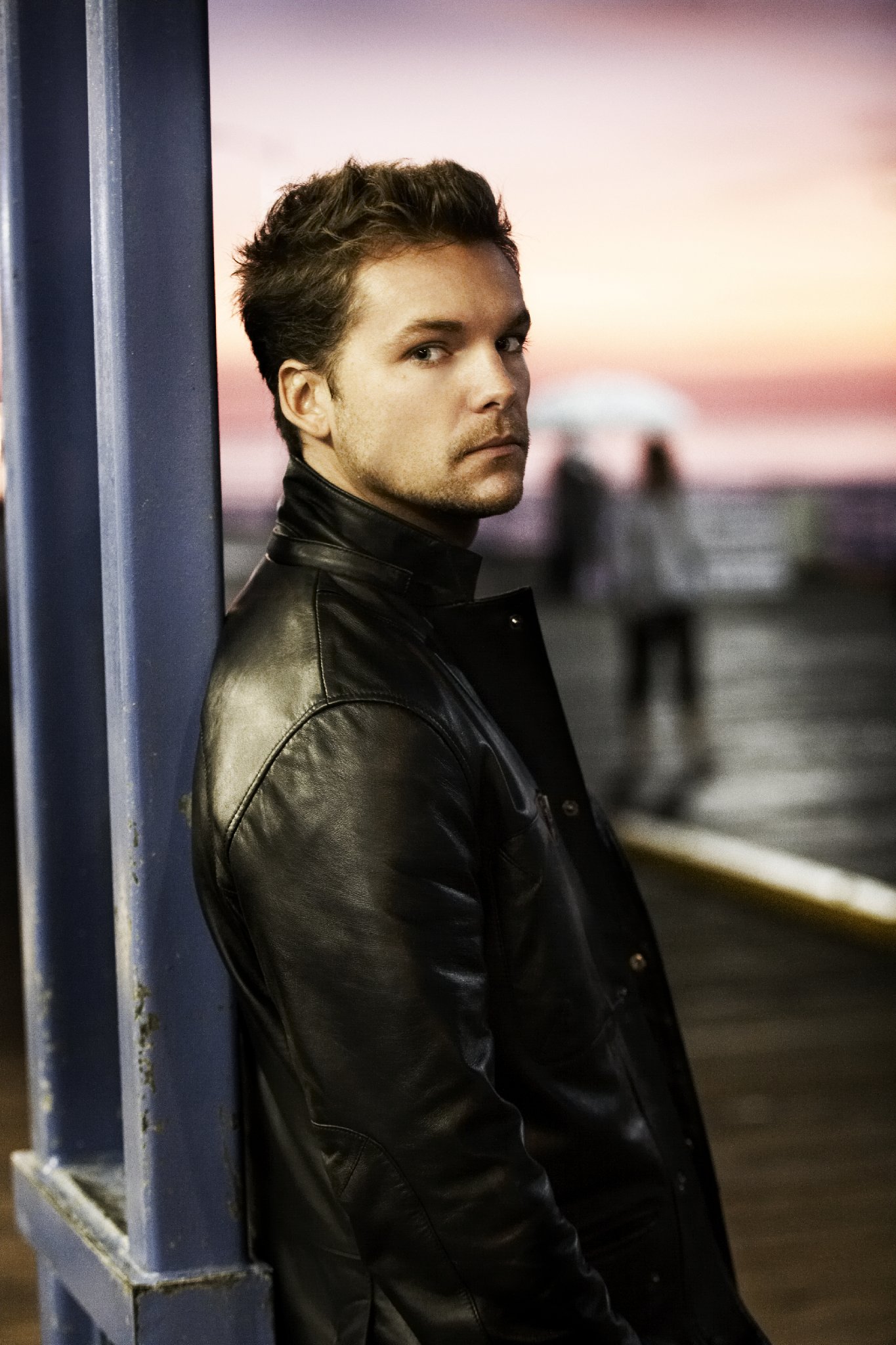 Фото - Russell Howard: 1365x2048 / 396 Кб