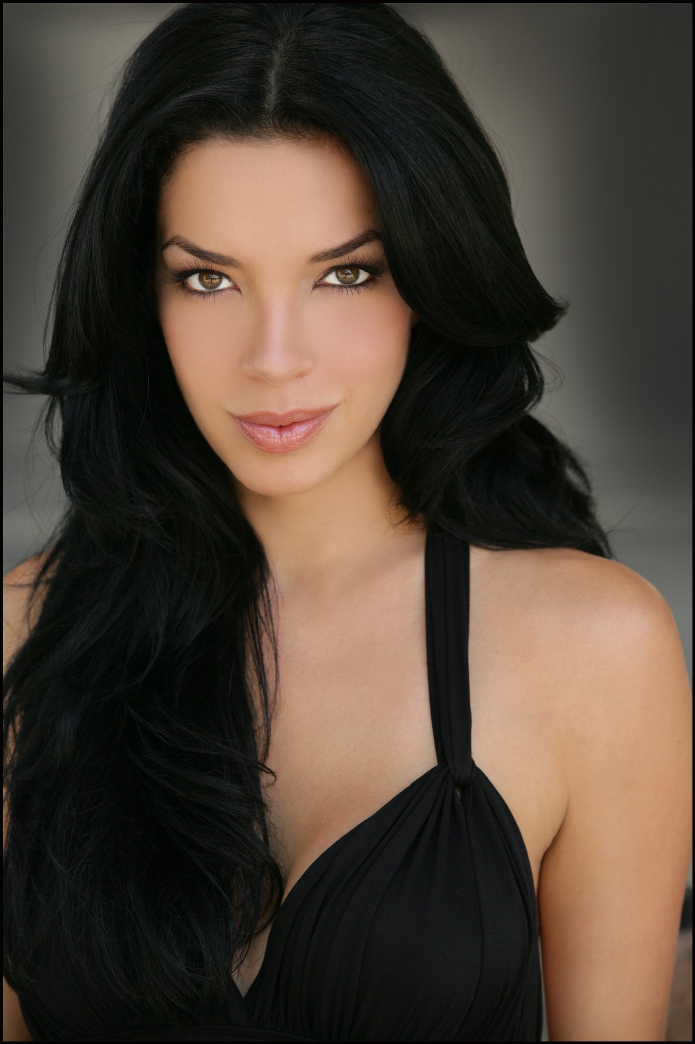 Фото - Claudia Salinas: 1365x2048 / 242 Кб