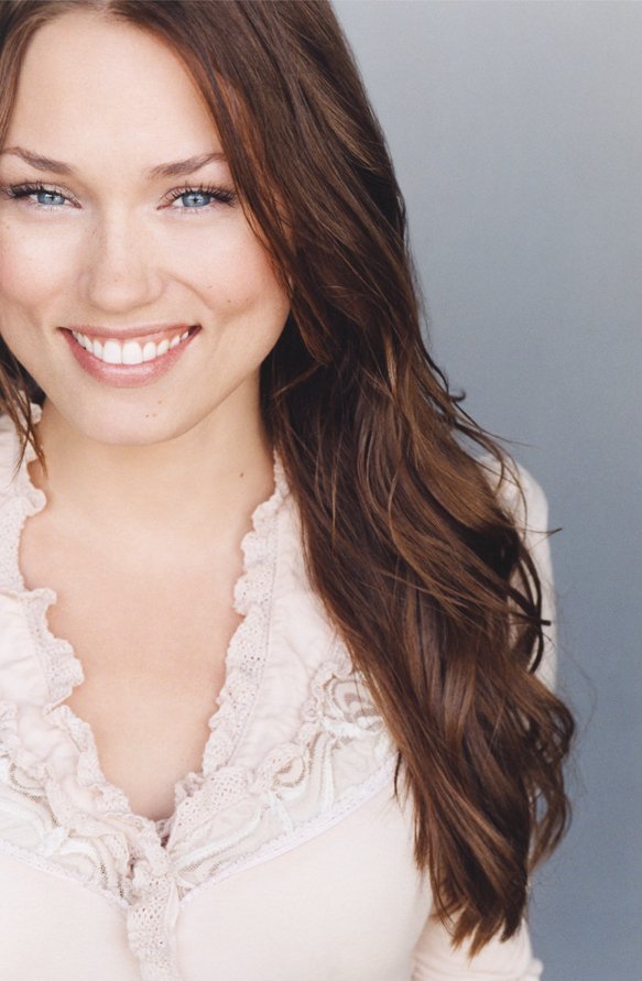 Фото - Клэр Грант: 583x891 / 76 Кб