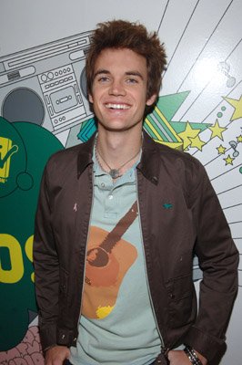 Фото - Тайлер Хилтон: 266x400 / 28 Кб