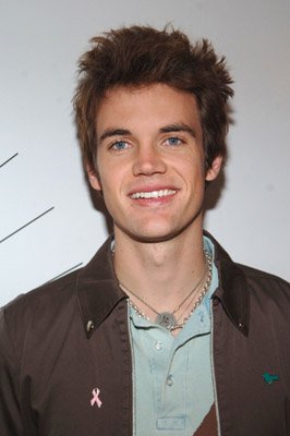 Фото - Тайлер Хилтон: 266x400 / 18 Кб