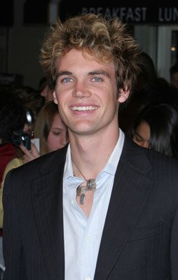 Фото - Тайлер Хилтон: 254x400 / 19 Кб