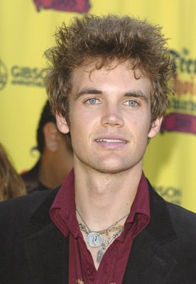 Фото - Тайлер Хилтон: 276x400 / 22 Кб