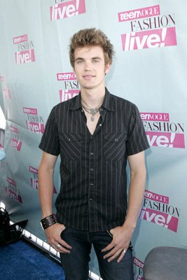 Фото - Тайлер Хилтон: 267x400 / 25 Кб