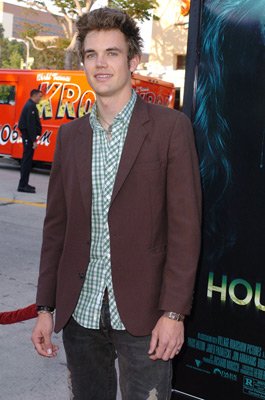 Фото - Тайлер Хилтон: 265x400 / 27 Кб