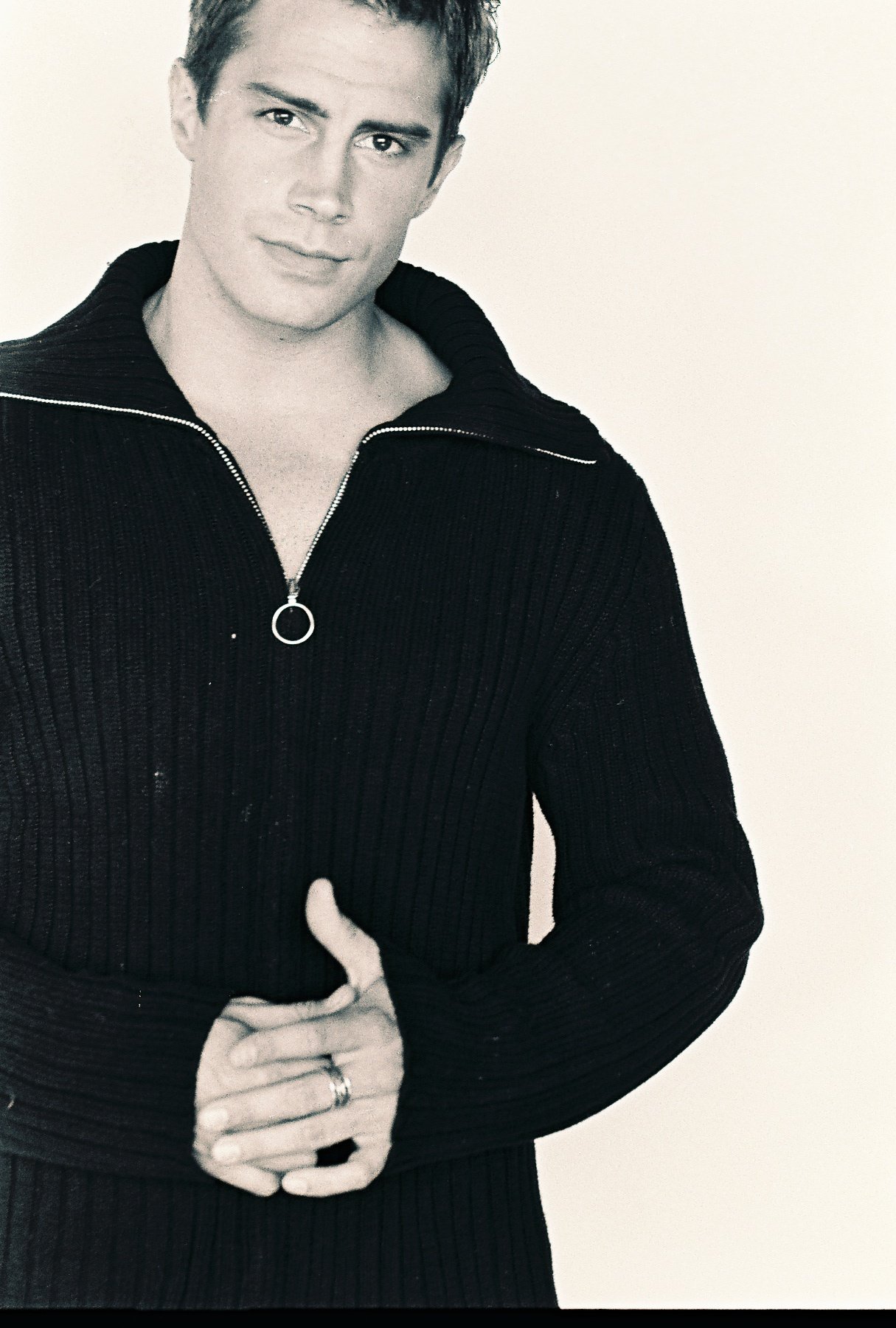 Фото - Cory Hart: 1215x1800 / 296 Кб