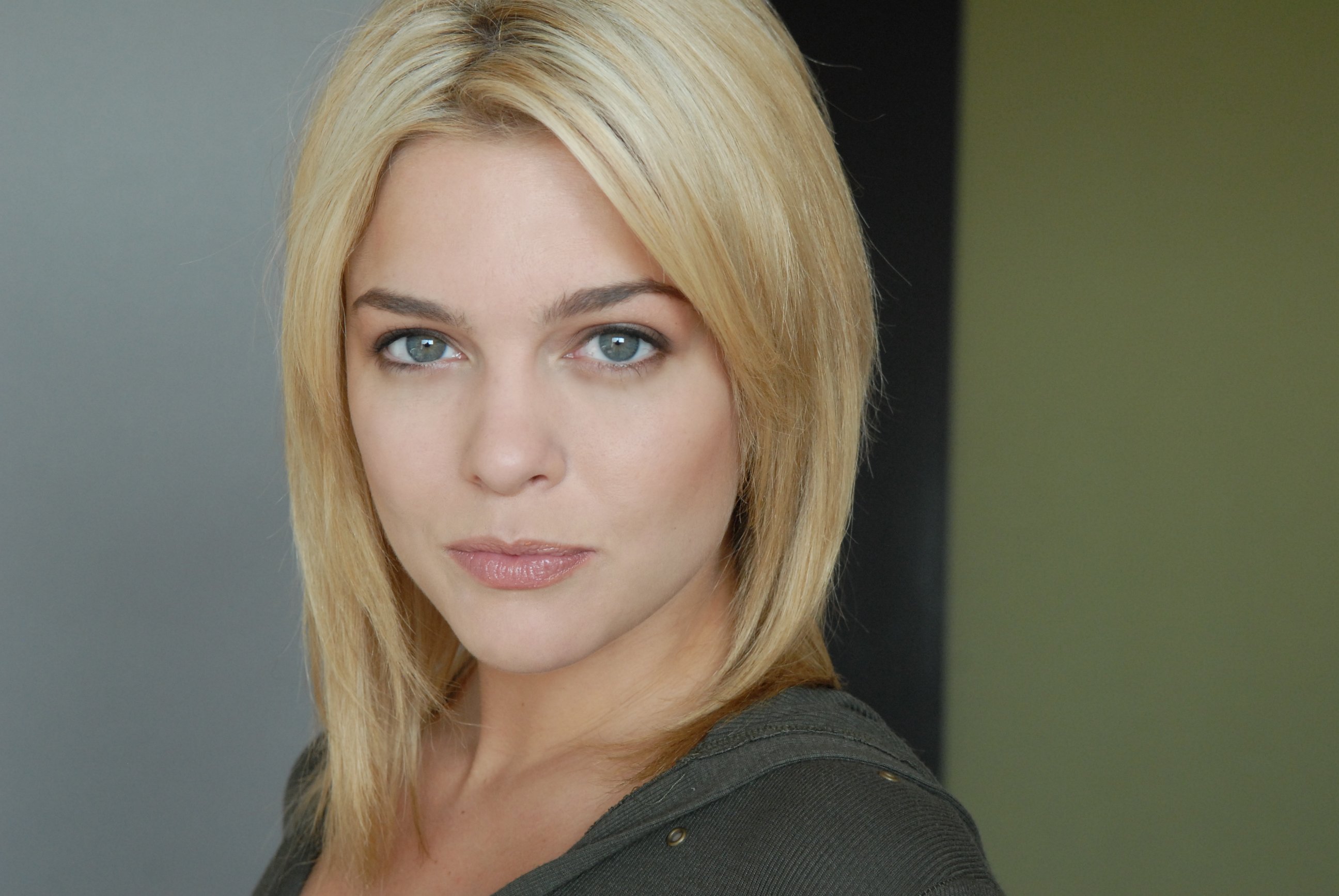 Фото - Carly Reeves: 2592x1735 / 430 Кб