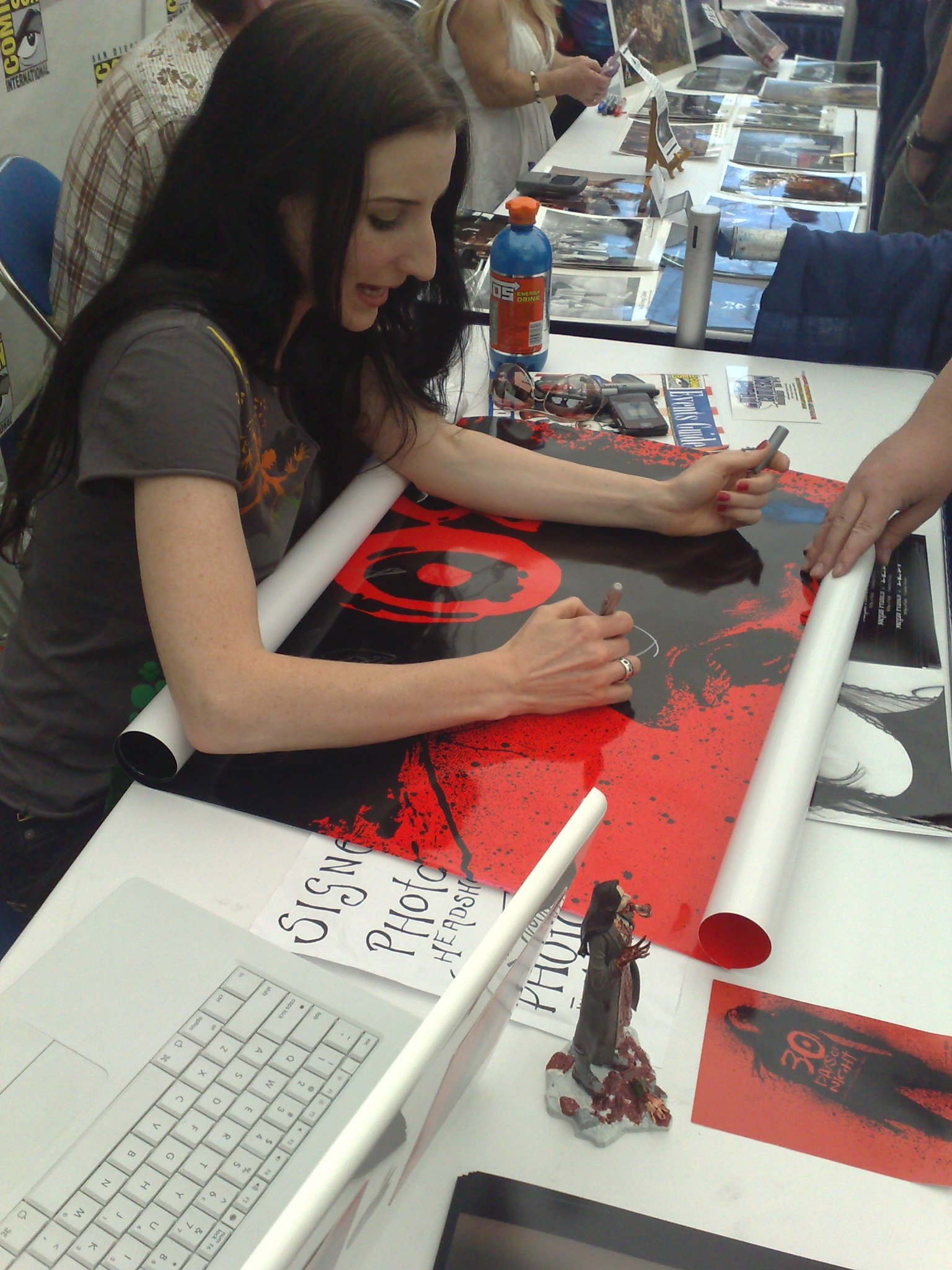 Фото - Megan Franich: 1536x2048 / 445 Кб