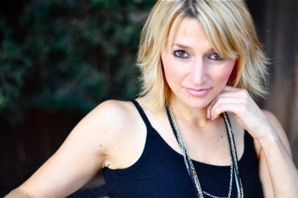 Фото - Julie 'Jules' Urich: 425x282 / 24 Кб