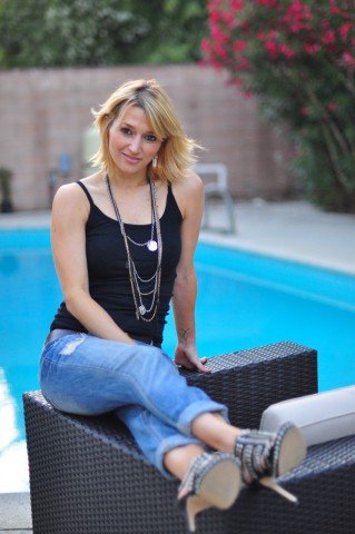 Фото - Julie 'Jules' Urich: 319x480 / 33 Кб