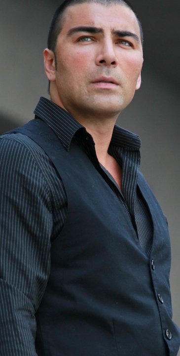 Фото - Emilio Roso: 365x720 / 38 Кб