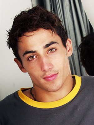 Фото - Dean Alexandrou: 301x400 / 25 Кб