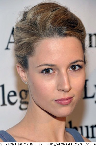 Фото - Алона Тал: 398x600 / 42 Кб