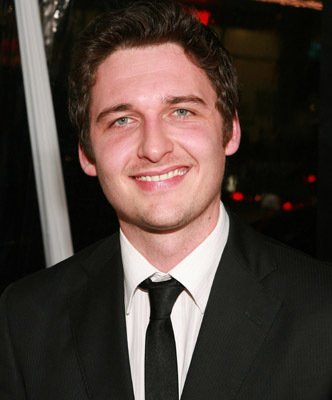 Фото - Тоби Леонард Мур: 332x400 / 21 Кб