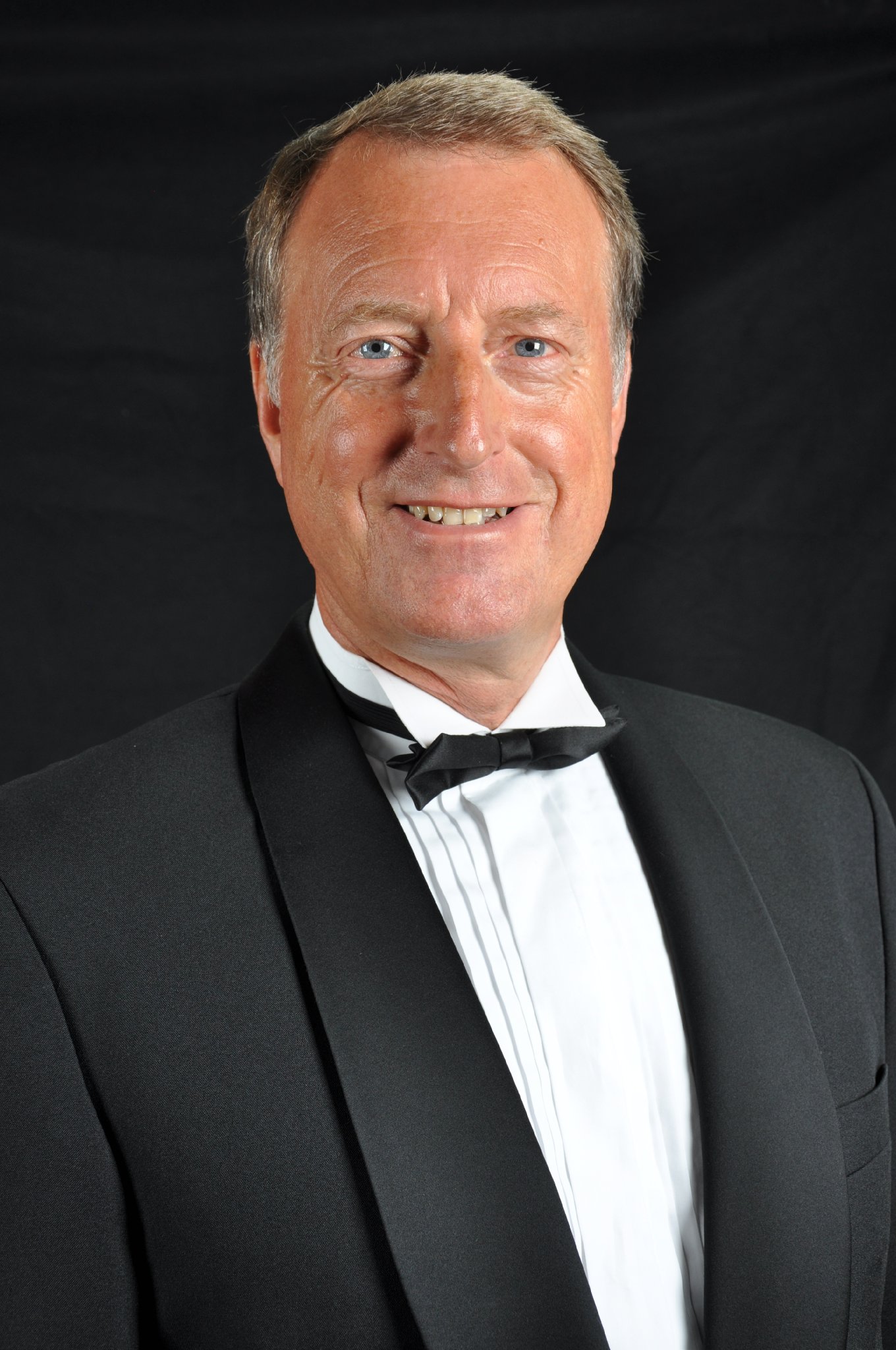 Фото - Дэвид Фрост: 1360x2048 / 361 Кб