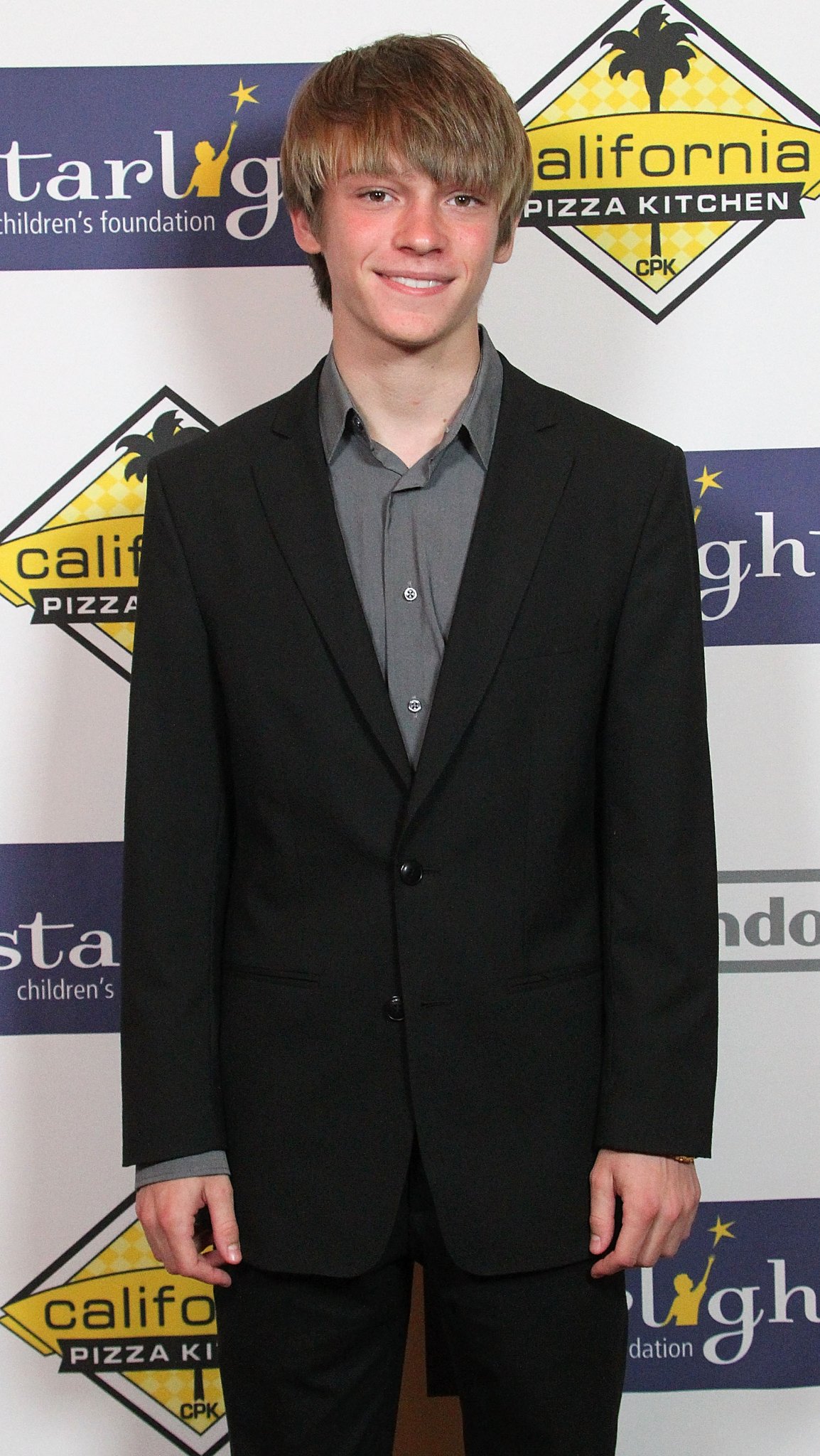 Фото - Девон Джирхарт: 1154x2048 / 418 Кб