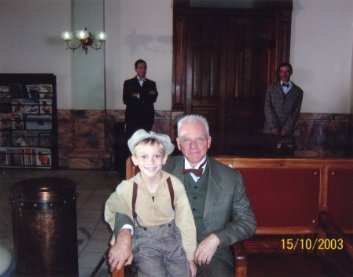 Фото - Девон Джирхарт: 353x277 / 19 Кб