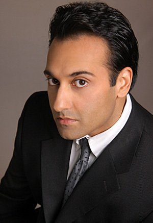 Фото - Sanjay Madhav: 300x437 / 20 Кб