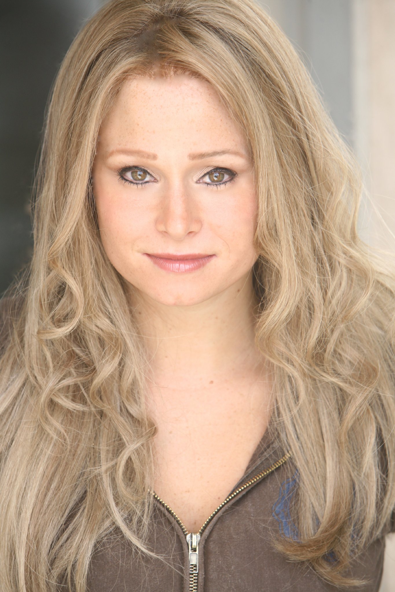 Фото - Georgia Van Cuylenburg: 1365x2048 / 419 Кб