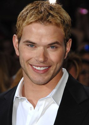 Фото - Келлан Латс: 285x400 / 20 Кб