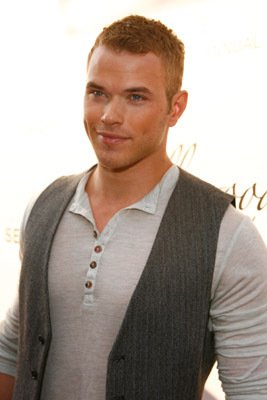 Фото - Келлан Латс: 267x400 / 18 Кб