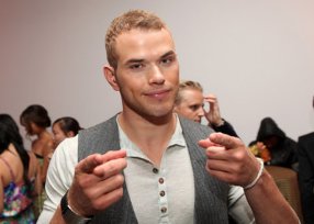 Фото - Келлан Латс: 286x204 / 13 Кб