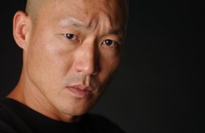 Фото - Виктор Джей Хо: 293x191 / 7 Кб